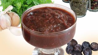 Аджика из слив классическая