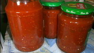 Аджика с хреном и помидорами