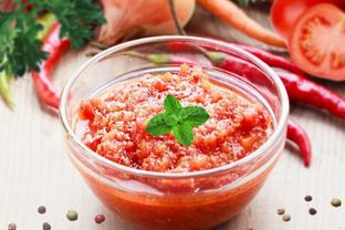 Аджика с хреном и яблоками