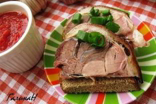 Свиная рулька с домашней аджикой