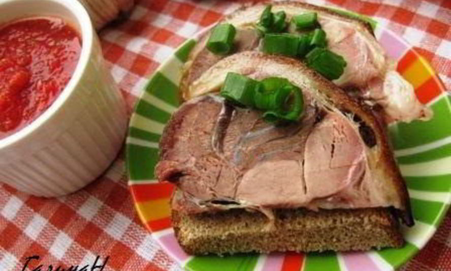 Рецепт свиная рулька с домашней аджикой