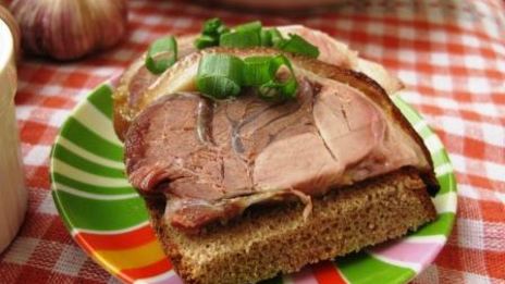 свиная рулька с домашней аджикой