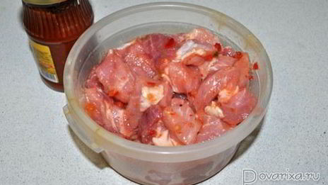 свинина, тушенная с аджикой