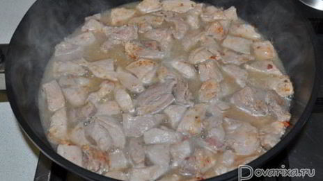 свинина, тушенная с аджикой