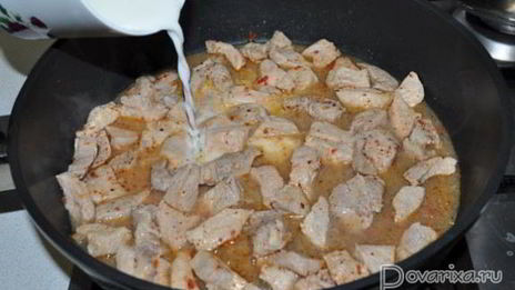 свинина, тушенная с аджикой