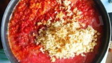 сырая аджика с хреном и помидорами на зиму