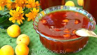 Абрикосовый джем с ядрами