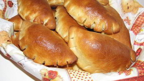 булочки с абрикосовым джемом и миндальными лепестками