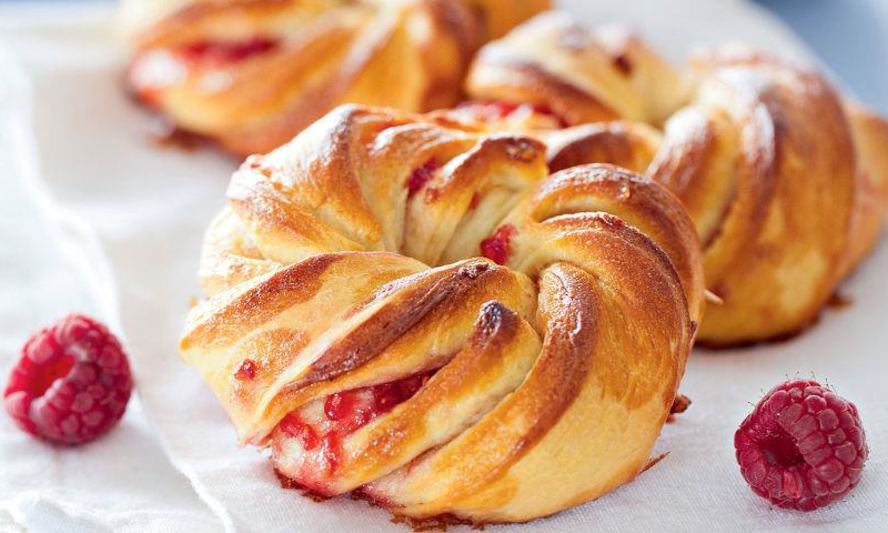 Рецепт булочки с малиновым джемом