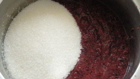 джем из черной смородины с вишней и яблоком