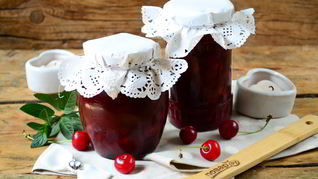 Джем из вишни с косточками