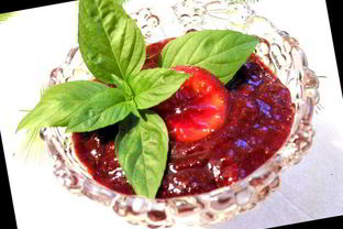 Клубничный джем с красным вином и базиликом