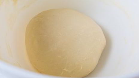 крученая булка с абрикосовым джемом