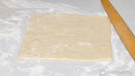 полоски с джемом из слоеного теста