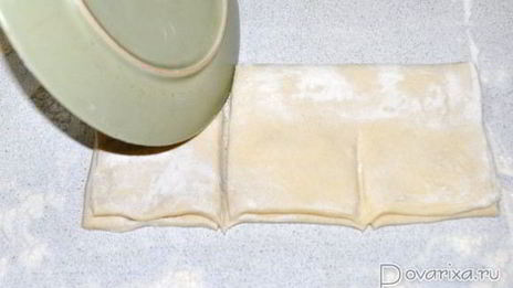 полоски с джемом из слоеного теста