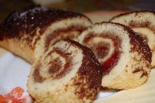 Рулет с джемом к чаю за 15 минут