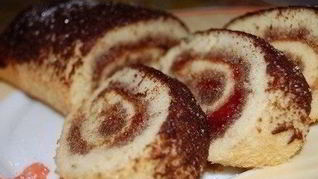 Рулет с джемом к чаю за 15 минут