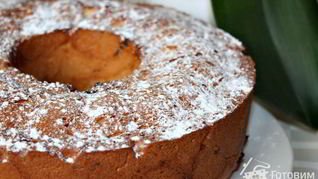 Сдобный венок с маком и сливовым джемом