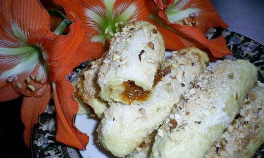 Рецепт слоистые лимонные рулетики с джемом и орехами
