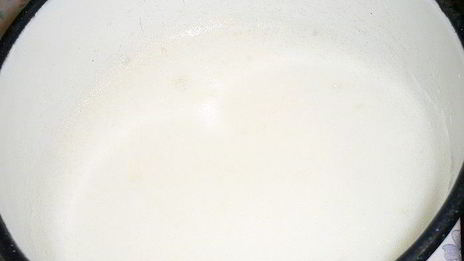 слоистые лимонные рулетики с джемом и орехами