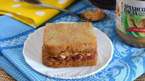 тосты с арахисовым маслом и джемом
