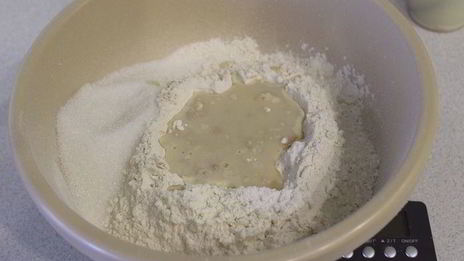 ванильные сдобные булочки с джемом