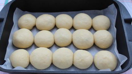 ванильные сдобные булочки с джемом