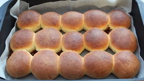 ванильные сдобные булочки с джемом