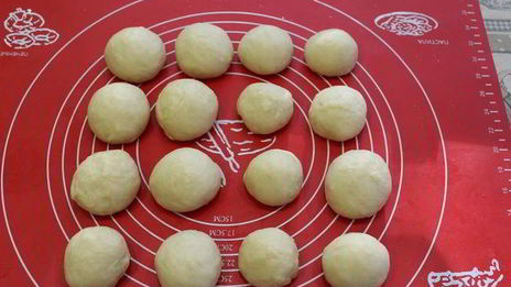 ванильные сдобные булочки с джемом