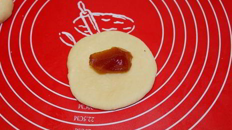 ванильные сдобные булочки с джемом