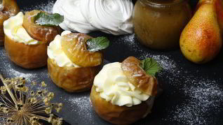 Запеченные яблоки с джемом из пряной груши