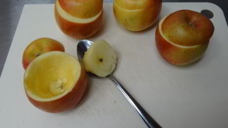 запеченные яблоки с джемом из пряной груши