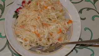 Капуста квашеная с чесноком в рассоле в банках на зиму