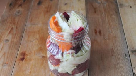 капуста на зиму со свеклой и морковью