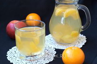 Компот из мандаринов и яблок