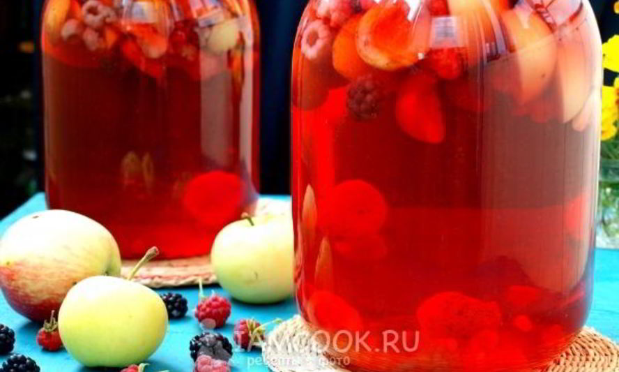 Рецепт компот из яблок, абрикосов и ягод на зиму
