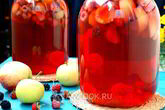 Компот из яблок, абрикосов и ягод на зиму