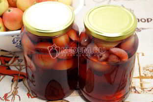 Компот из яблок и черной смородины