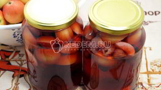 Компот из яблок и черной смородины