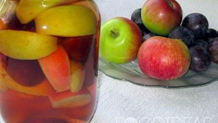 Компот из яблок и сливы