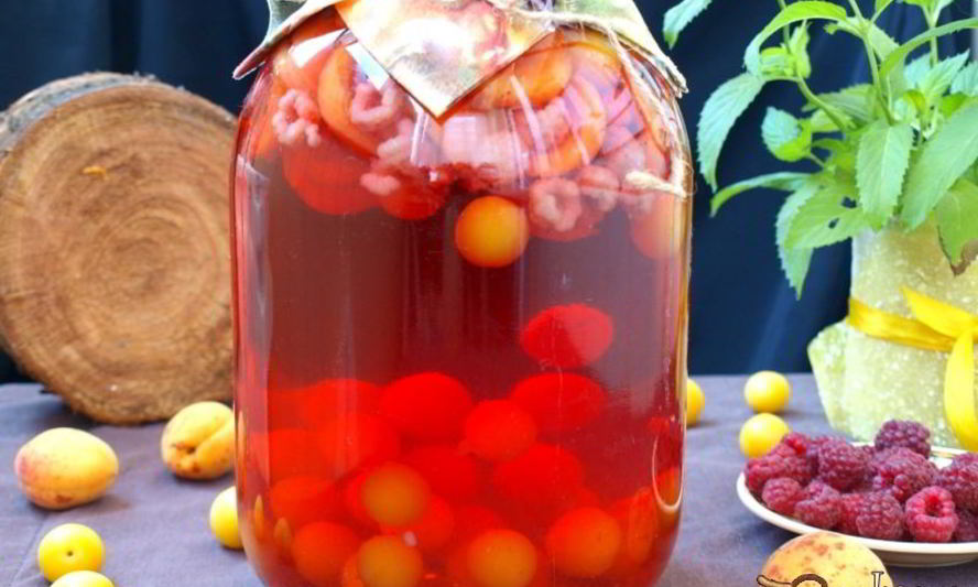 Рецепт компот с абрикосами, малиной и алычой на зиму