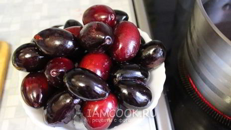 сливовый компот с косточками на зиму