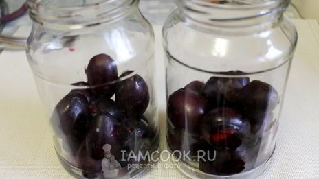 сливовый компот с косточками на зиму
