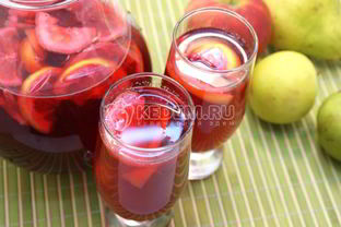 Вишневый компот с лимоном