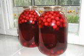 Вишневый компот в банке