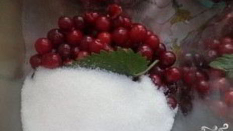 вишневый компот в банке