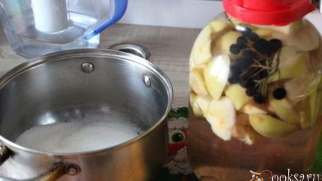 яблочный компот с черноплодкой на зиму