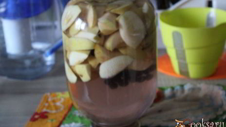 яблочный компот с черноплодкой на зиму