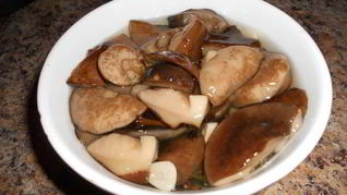 Грибы маринованные