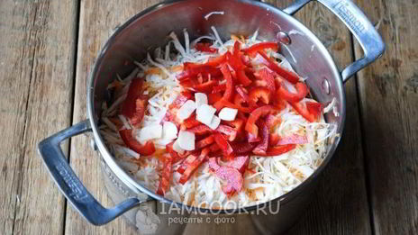маринованная капуста с перцем